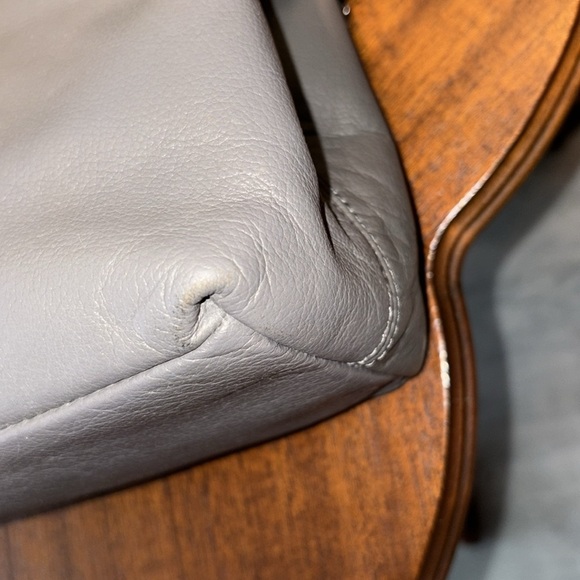 Elliot Lucca  business satchel shoulder  bag  2 padded compartments leather EUC - Picture 10 of 17